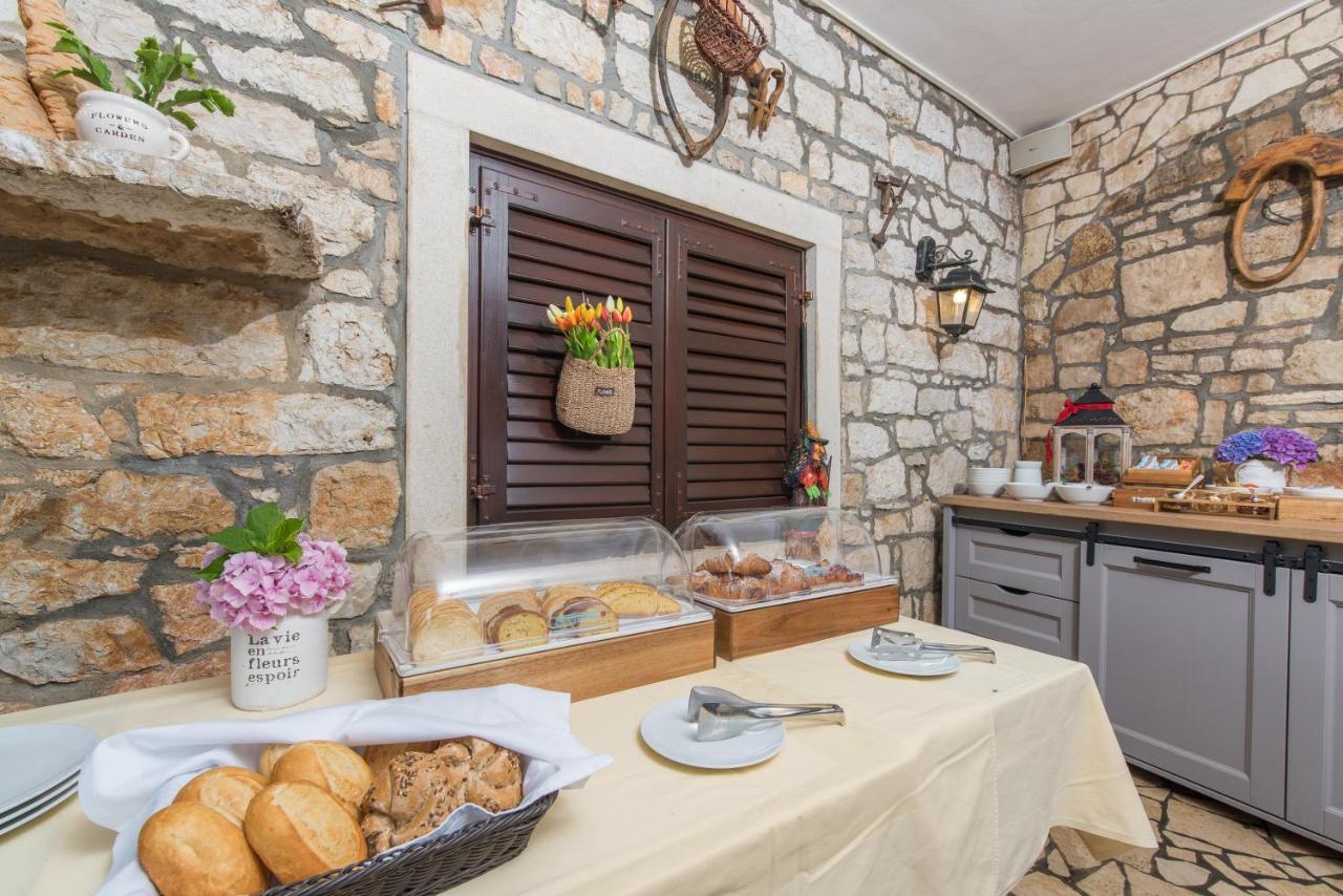 Bed & Breakfast Daniela Veleniki Buitenkant foto