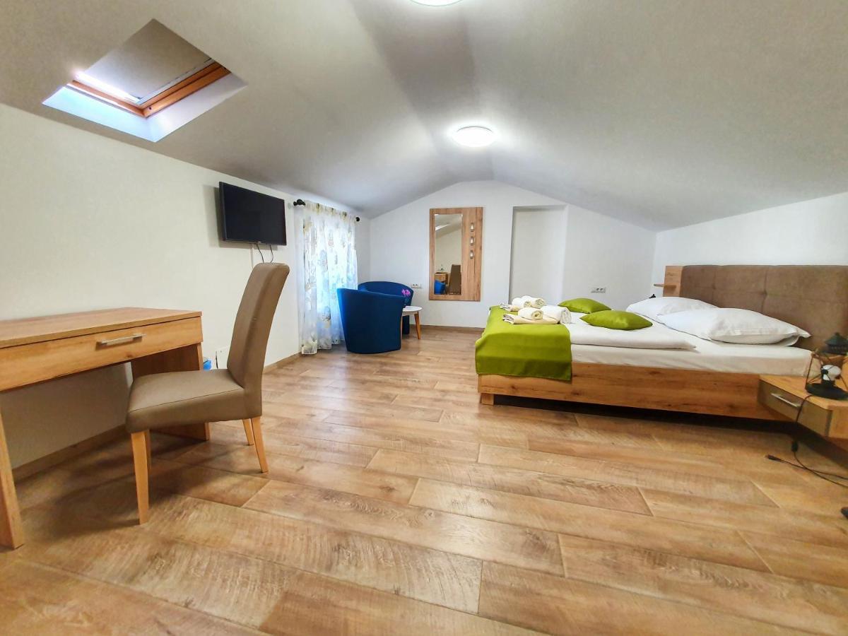 Bed & Breakfast Daniela Veleniki Buitenkant foto