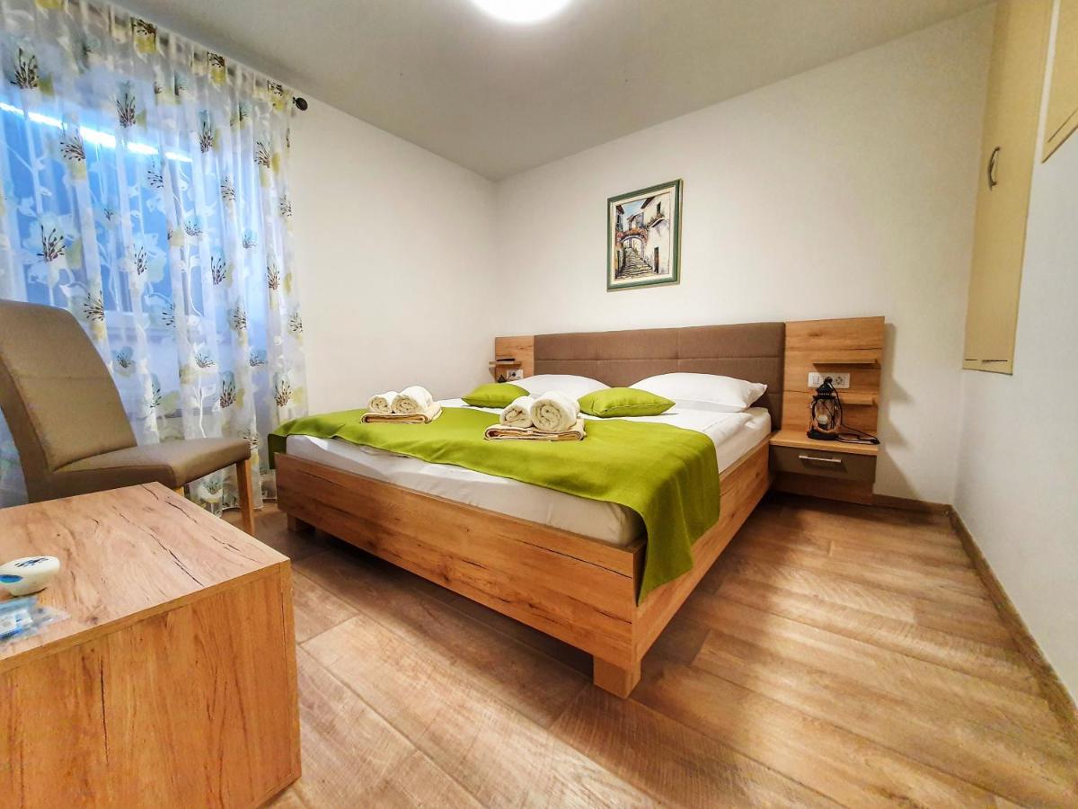 Bed & Breakfast Daniela Veleniki Buitenkant foto