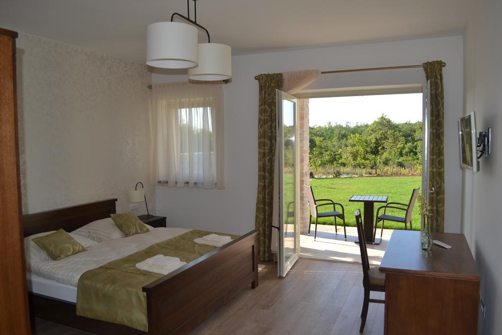 Bed & Breakfast Daniela Veleniki Buitenkant foto